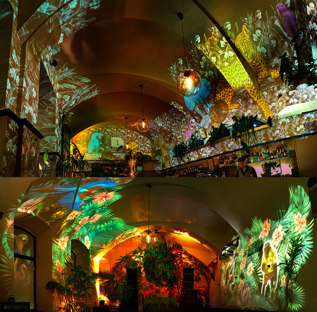 SlideInstallation for the 100's anniversary of cafe DRECHSLER, vienna